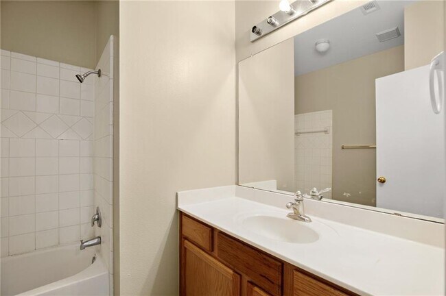 Building Photo - 250 Marvin Cove