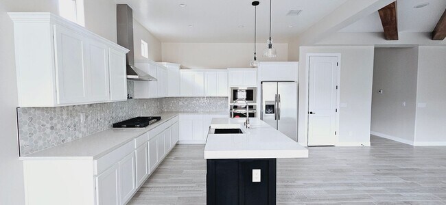 Building Photo - 1822 Bridle
