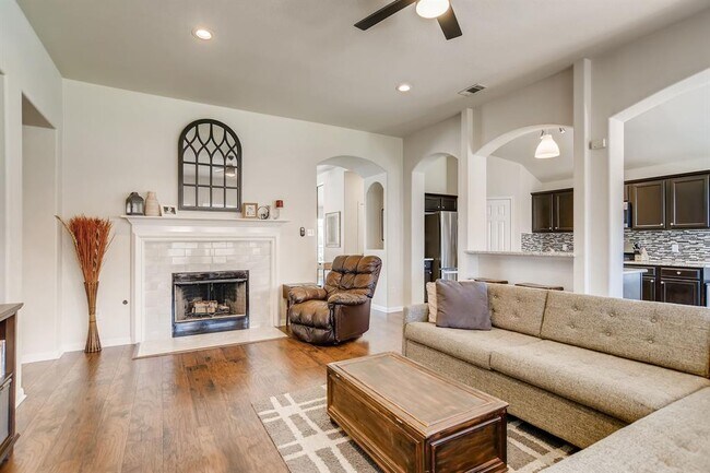 Building Photo - 1204 Utopia Ln
