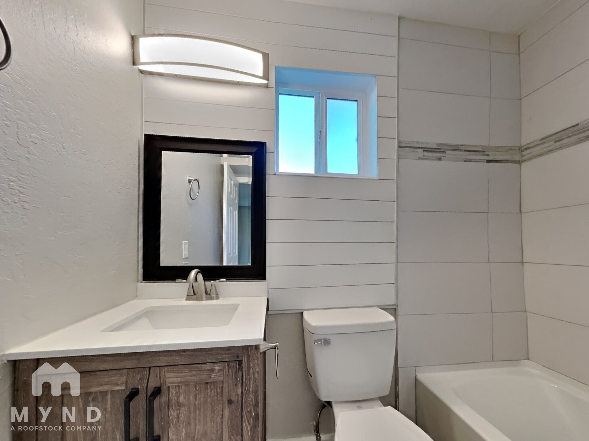 Building Photo - 227 W Kerry Ln