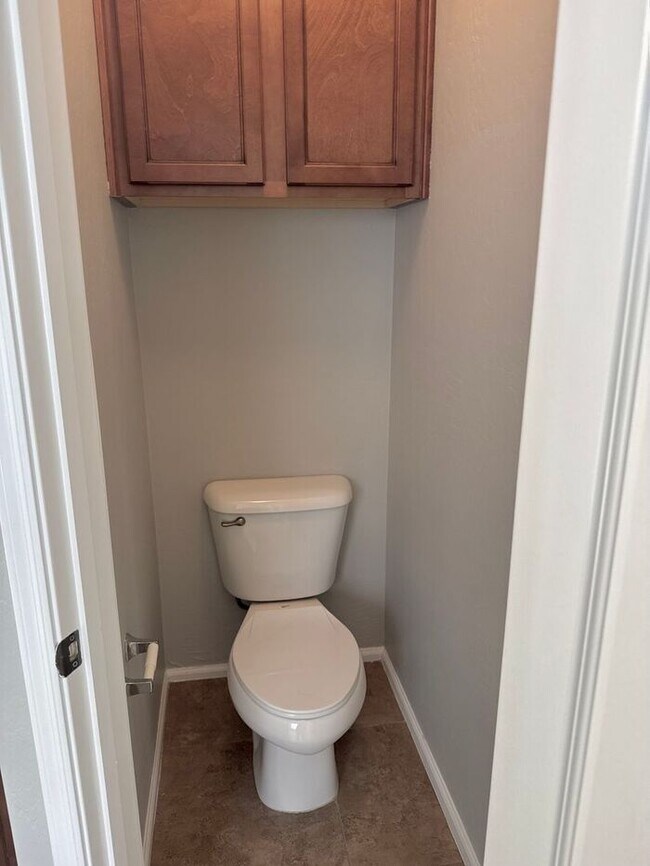 Building Photo - Stunning 4Bedrooms/2.5 Bath Home!