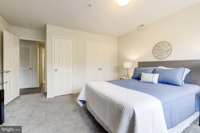 Building Photo - 1240 Holbrook Ter NE