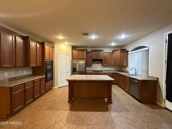 Building Photo - 12534 W Solano Dr