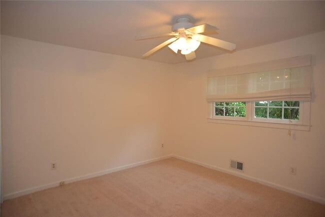 Building Photo - 5218 Meadowcreek Dr