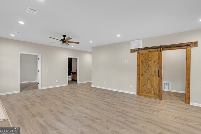 Building Photo - 568 Garden View Ct