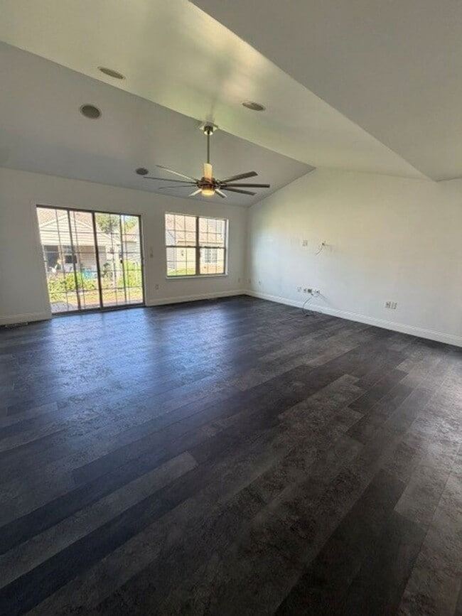 Building Photo - 4 Southbrook Dr