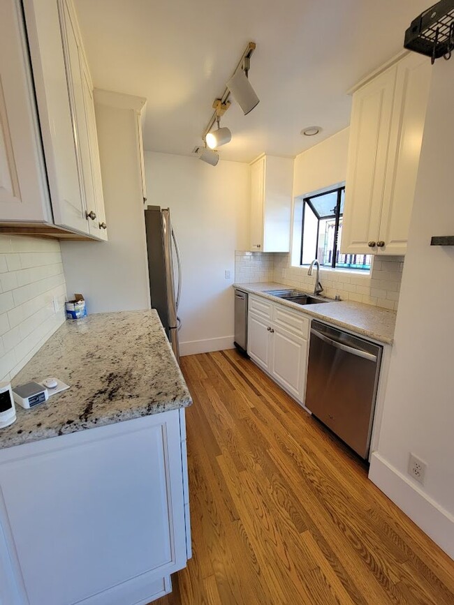 Building Photo - BEAUTIFUL 4BD - 3BA SINGLE STORY HOUSE WITH PRIVATE LAUNDRY AND DETACHED 2 CAR GARAGE