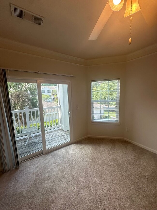 Building Photo - Lovely 2-bedroom, 2-bath condo available f...