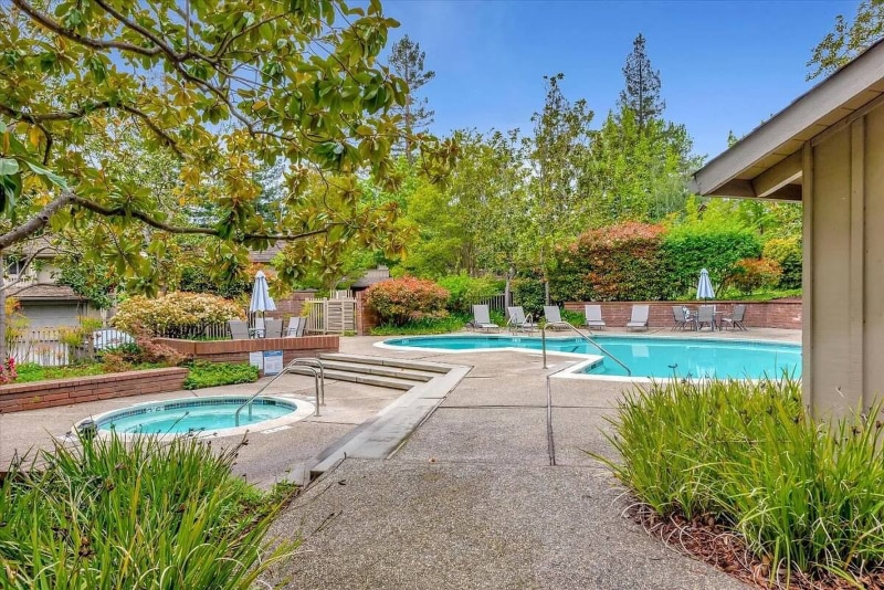 Building Photo - 140 Sand Hill Cir