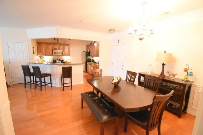 Building Photo - Beautiful 3BR 2BA Condo • Granite Kitchen • Balcony & Pool • Furnished 4th-Floor End Unit Condo i...