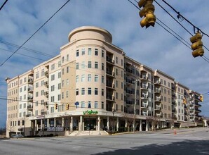 Building Photo - Downtown