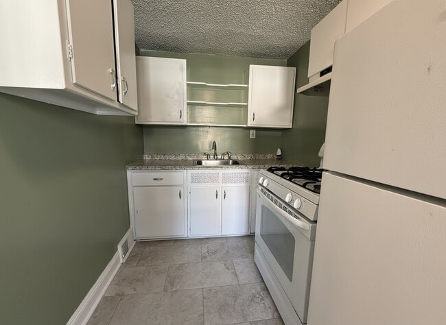 Building Photo - 119 W Madison Ave