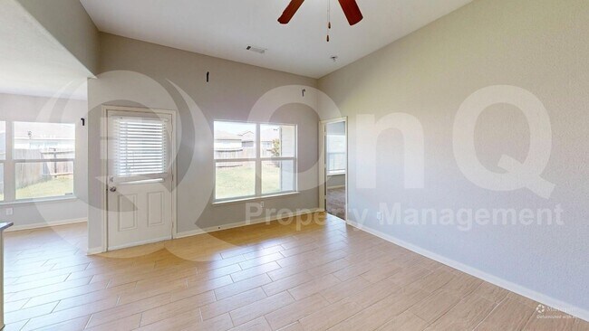 Building Photo - 10012 Quail Glen Dr