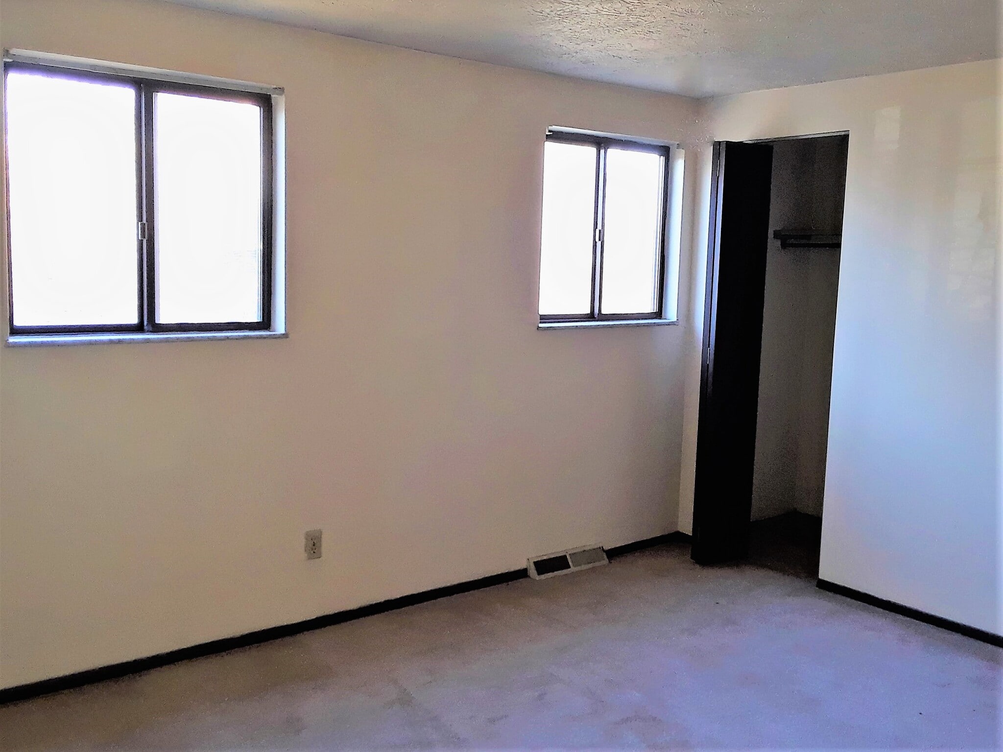 Master bedroom will accommodate king-size set - 3812 Lebanon Church Rd