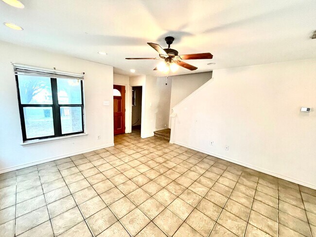 Building Photo - House in SE Austin Near Airport and Tesla!