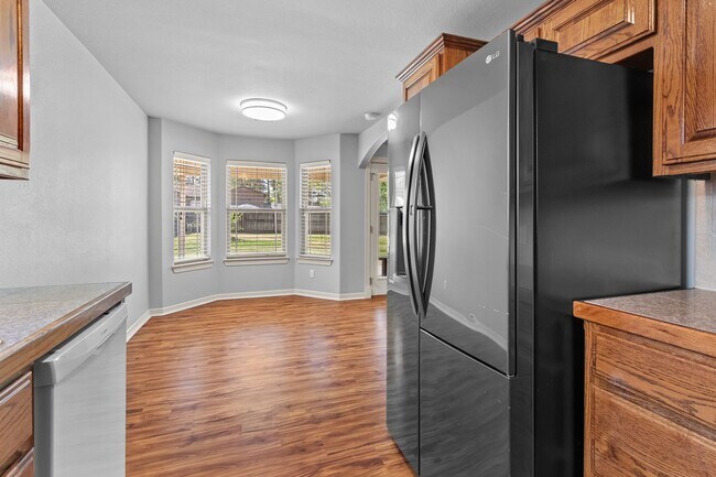 Building Photo - Come home to this gorgeous, light-filled home with an enormous and beautiful backyard!