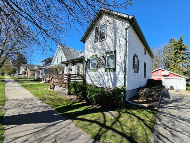 Building Photo - 1610 N 11th St