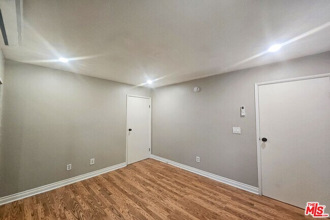 Building Photo - 6946 Jellico Ave