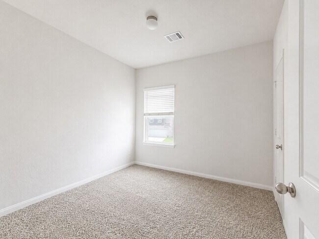 Building Photo - 24811 Landolfi Dr