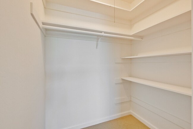 Building Photo - Very Spacious 2BR 2BA Condo in the Heart o...