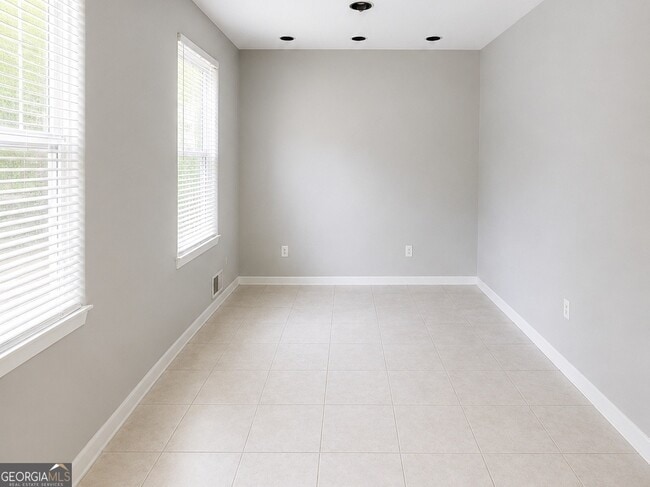 Building Photo - 339 Desiree Dr NW