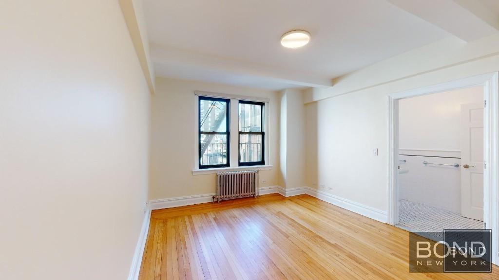 Building Photo - 210 E 68th St