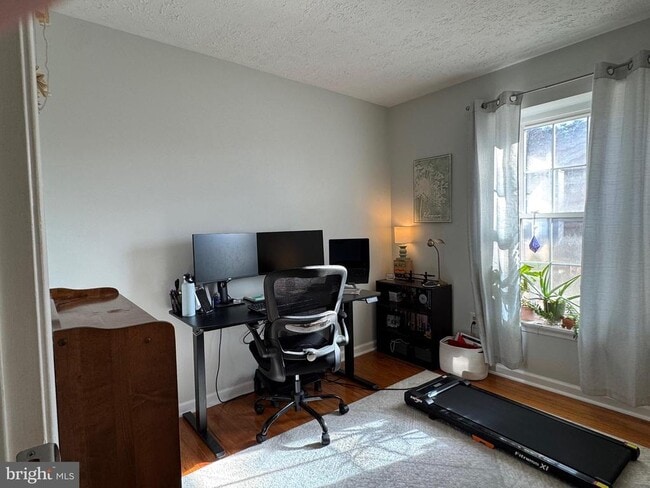 Building Photo - 3132 Laurel View Dr