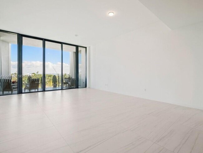 Building Photo - 2811 S Bayshore Dr