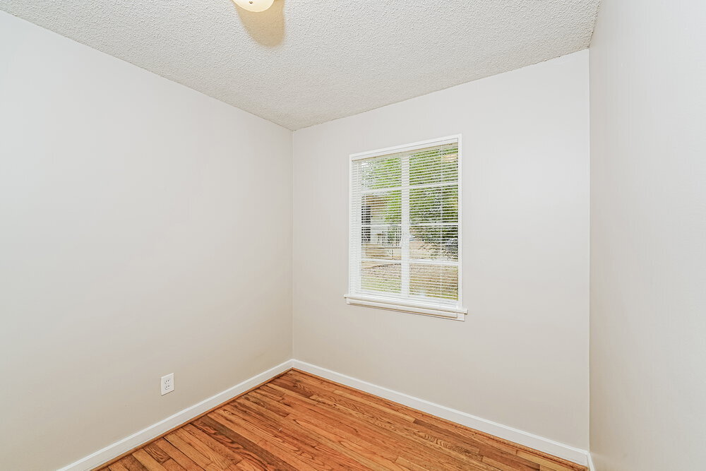 Building Photo - 237 Garden Ln