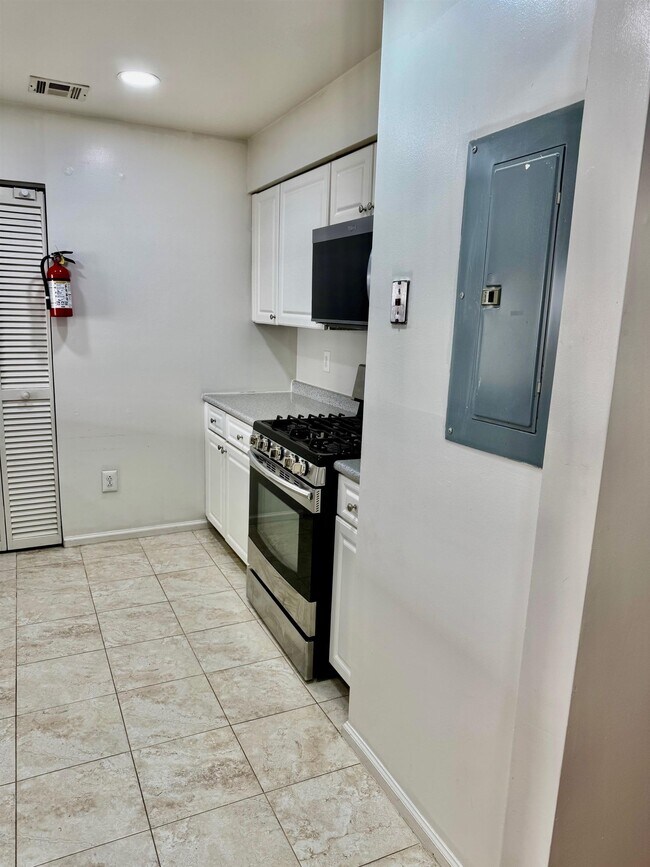 Building Photo - 34 Bergen Ridge Rd