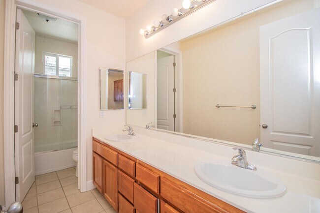 Building Photo - 4 Bedroom 3 Bathroom House | AMSI | Alexandr Metlinski