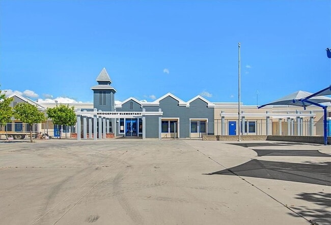 Building Photo - Refined Living in the Heart of Valencia