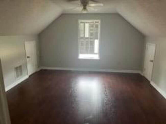 Building Photo - Available Now! MOVE IN SPECIAL HALF OFF FI...