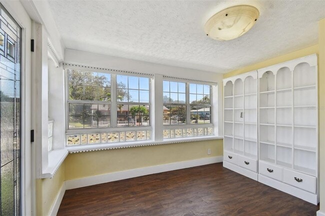 Building Photo - 1925 52nd St S