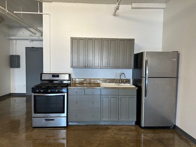 Building Photo - 1308 Factory Pl
