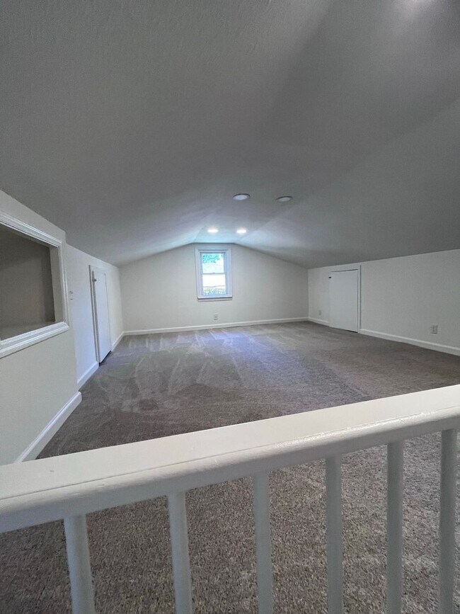 Building Photo - Available May 1st. Totally Remodeled 3 BR/2 BA