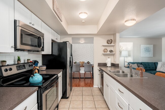 Building Photo - 5114 S Dorsey Ln
