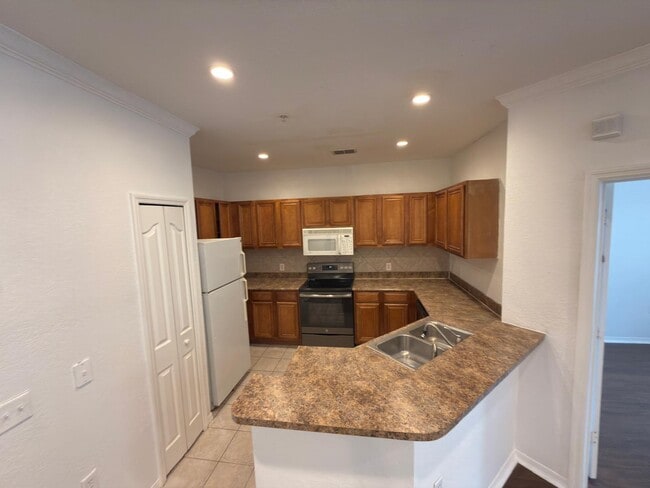 Building Photo - 6123 Metrowest Blvd