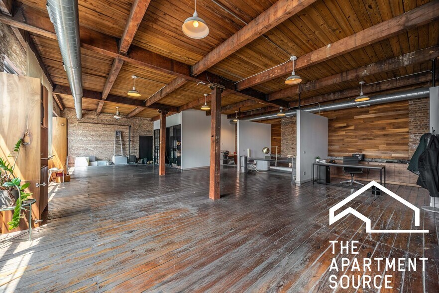 Primary Photo - 3124 W Carroll Ave