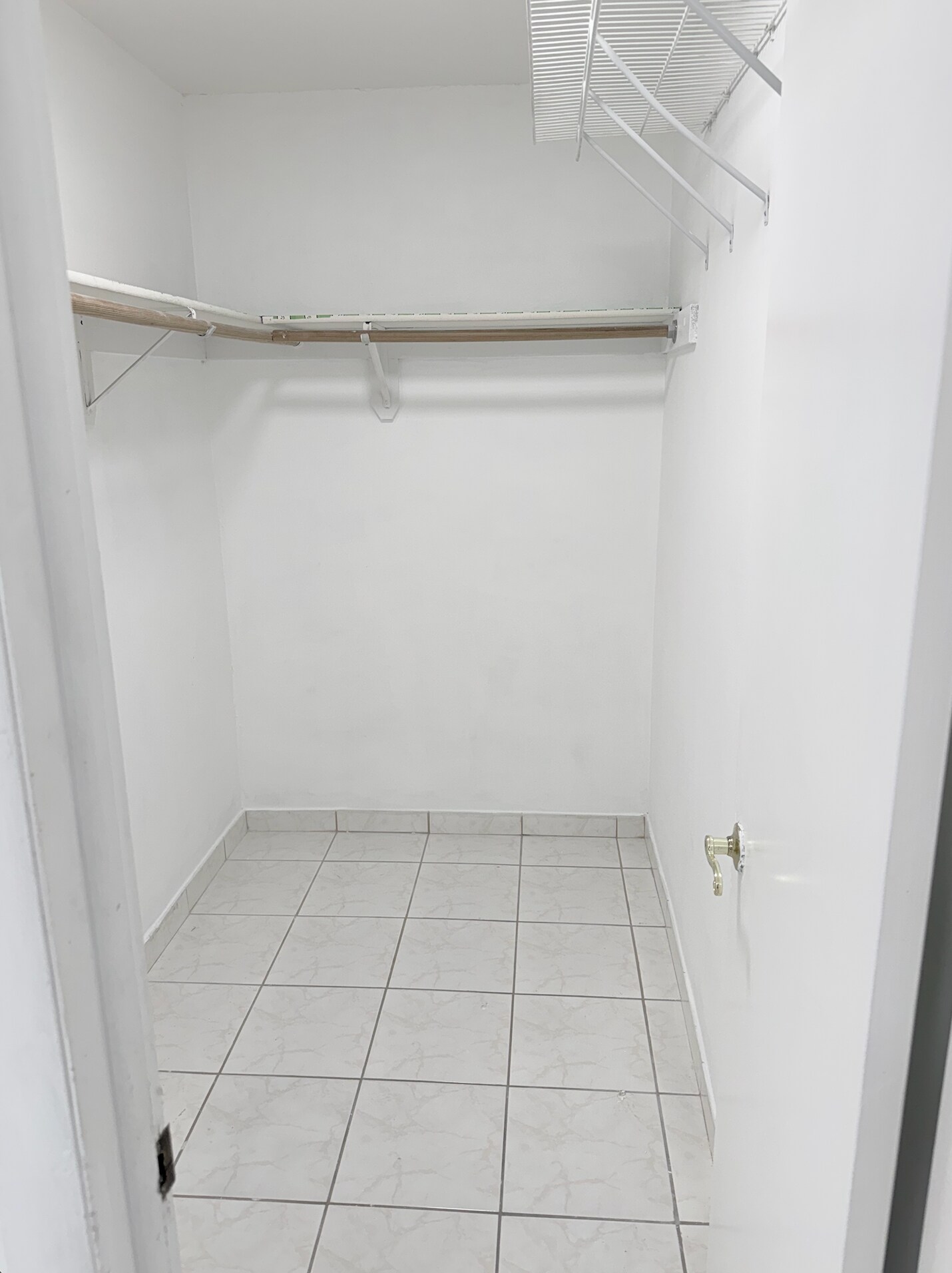 Building Photo - 2647 SW 28th Ct