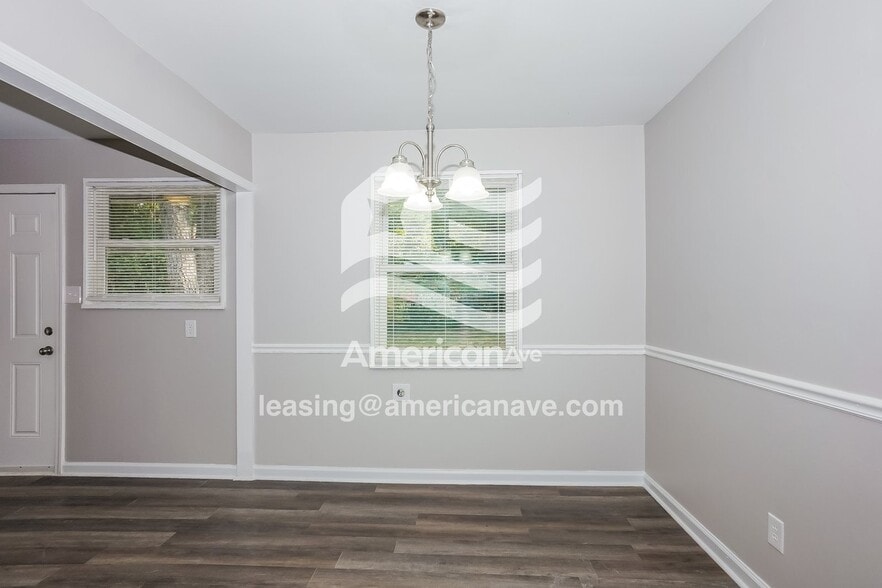 Building Photo - 715 Schroder Ave NE