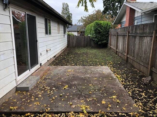 Building Photo - Updated 3 bedroom 1 bath house in Springfi...