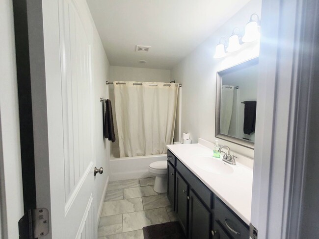 Building Photo - Beautiful home close to post