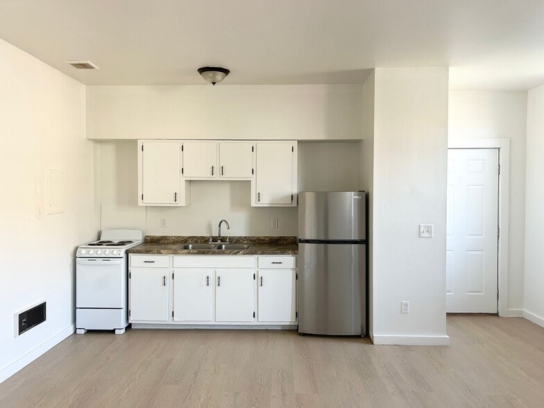 Interior Photo - 30 Black Creek