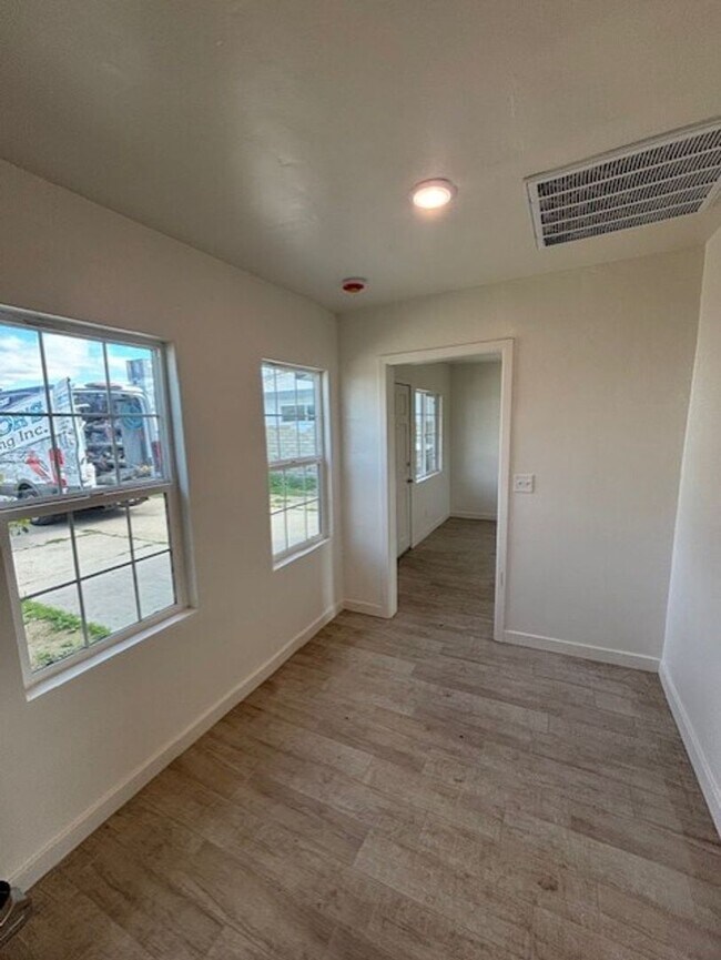 Building Photo - 1305-1305 1/2 Washington Ave