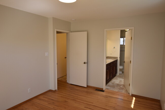 Building Photo - Gorgeous West San Jose 3BD 2BA 1400SF Home