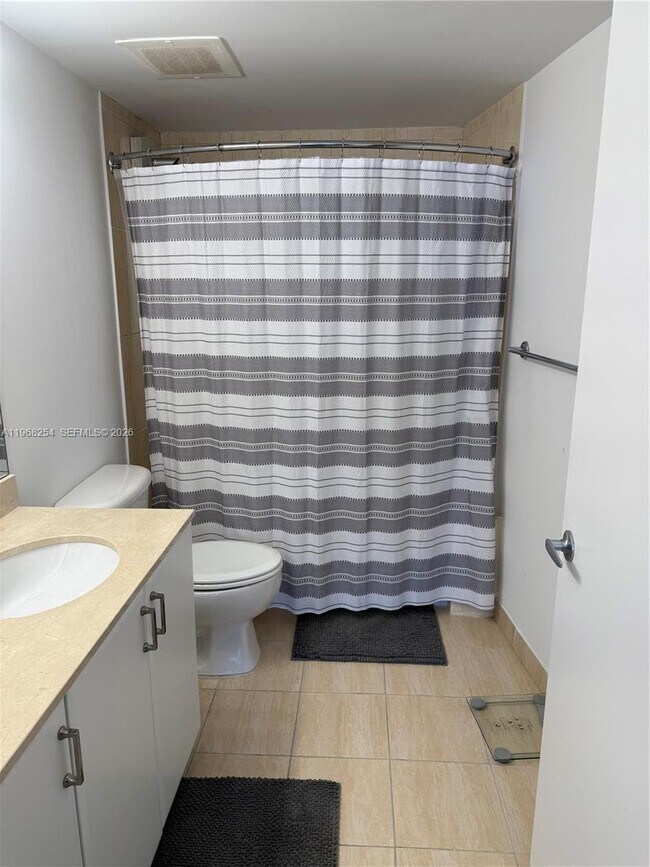 Building Photo - 1750 N Bayshore Dr