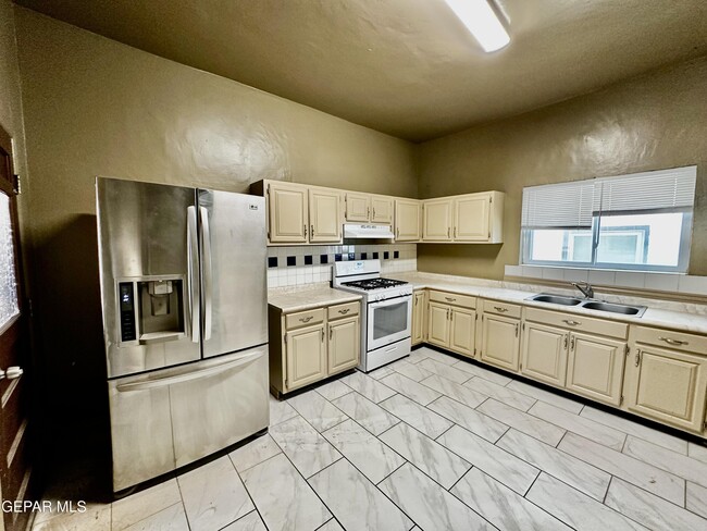 Building Photo - 618 Stewart Ct