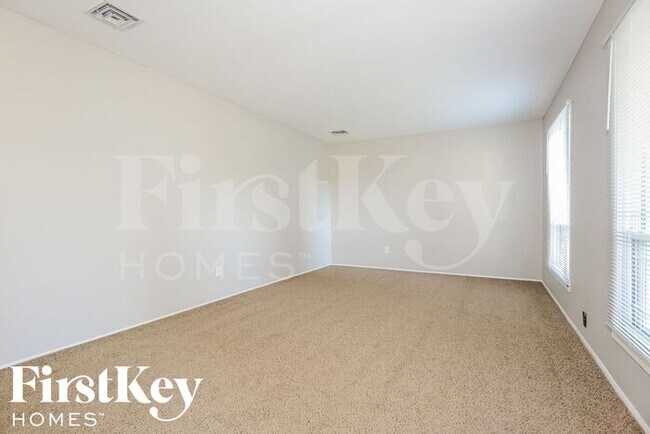Building Photo - 3625 Brookstone Dr