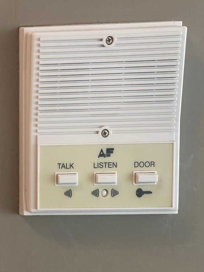 Building Photo - 1885 Pacific Ave